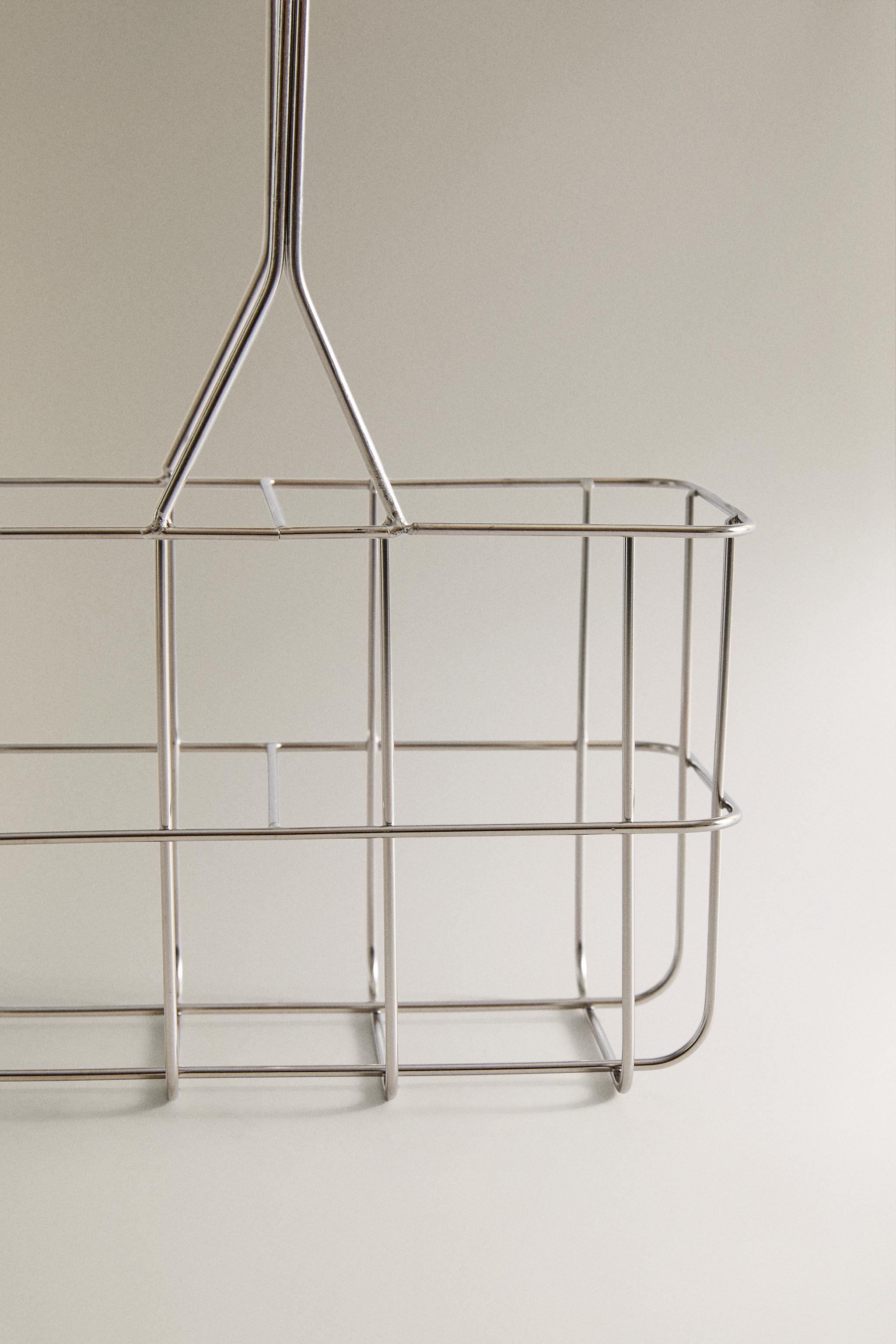 METAL BASKET WITH WOODEN HANDLE